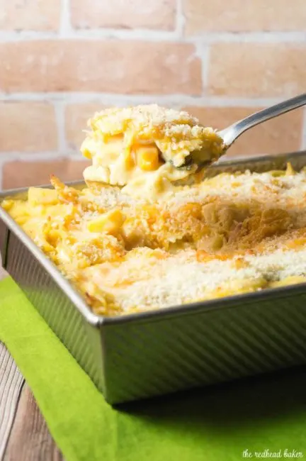 This comforting baked butternut squash mac and cheese with apples and bacon will up your body and soul on any chilly fall evening.&nbsp;
