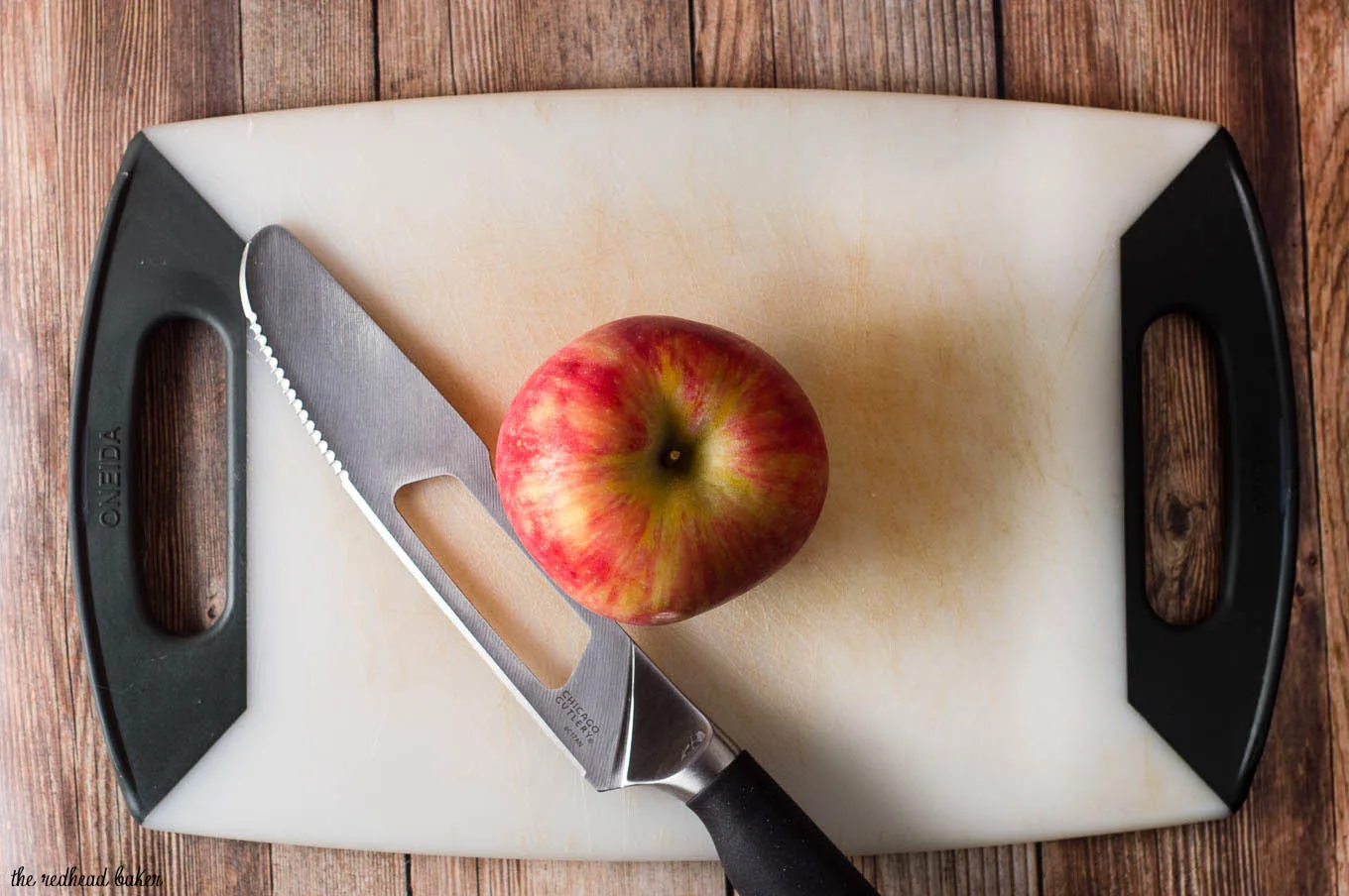 Thinly sliced honeycrisp apples add a sweet twist to classic grilled cheese. They are paired here with gouda, but cheddar would be delicious, too. #AppleWeek