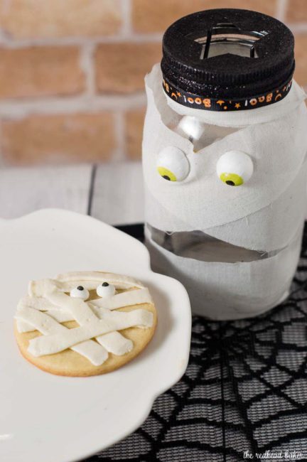 Scare up some easy Halloween treats — make these spooky mummy cookies. Simply pipe a few lines of frosting onto round sugar cookies, add candy eyes and you're done! #ProgressiveEats