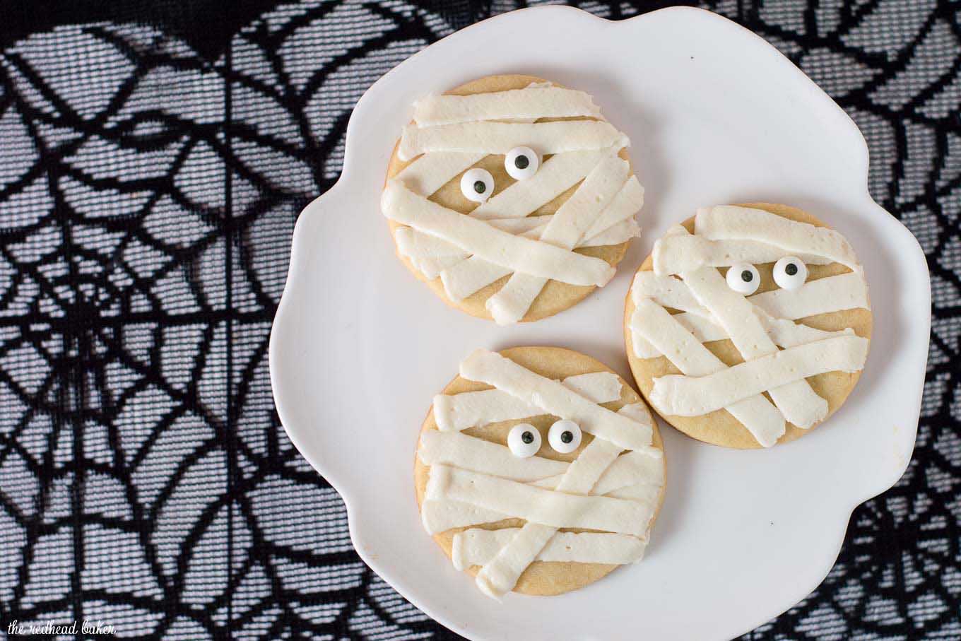 Scare up some easy Halloween treats — make these spooky mummy cookies. Simply pipe a few lines of frosting onto round sugar cookies, add candy eyes and you're done! #ProgressiveEats