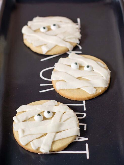 Scare up some easy Halloween treats — make these spooky mummy cookies. Simply pipe a few lines of frosting onto round sugar cookies, add candy eyes and you're done! #ProgressiveEats