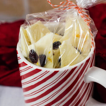 Have a lot of holiday parties to attend? Homemade cranberry-orange bark gives your wallet a break, and provides your hostess with a delicious treat. #FoodGifts