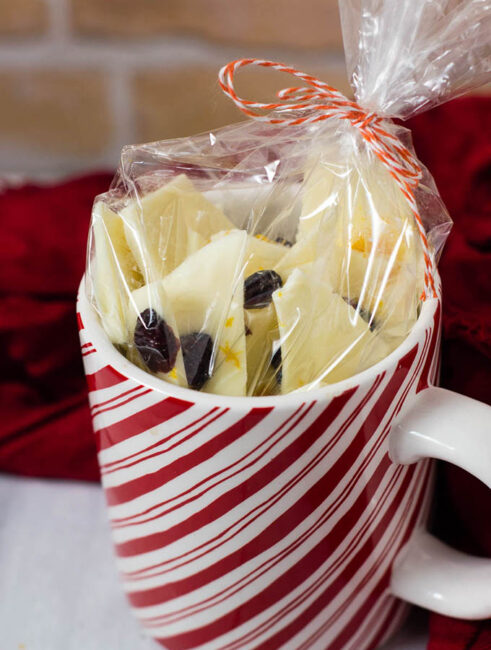 Have a lot of holiday parties to attend? Homemade cranberry-orange bark gives your wallet a break, and provides your hostess with a delicious treat. #FoodGifts