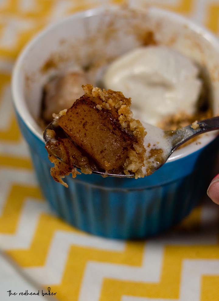 Honeycrisp apple crumble is an easy, delicious dessert. The chopped apples are baked with an oat/brown sugar topping. Add ice cream just before serving, which melts into a creamy sauce. 