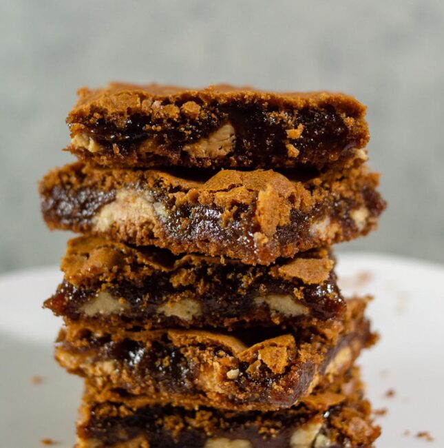 Gingerbread white chocolate blondies are warmly spiced bar cookies, loaded with creamy white chocolate chips. Perfect Christmas treat!