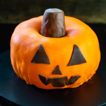 Jack o Lantern bundt cake.