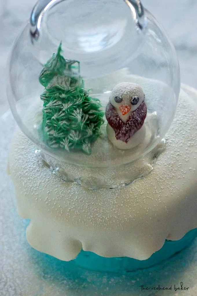 This adorable snow globe cake is a delicious centerpiece for your holiday dessert table. Large crowd? Make more than one!  #ChristmasSweetsWeek
