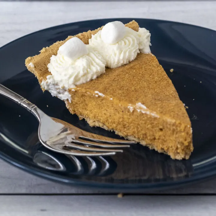A slice of pumpkin marshmallow pie on a blue plate.